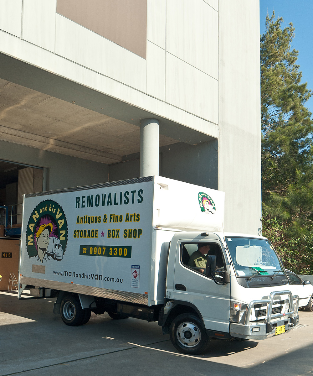 furniture removalists truck in sydney